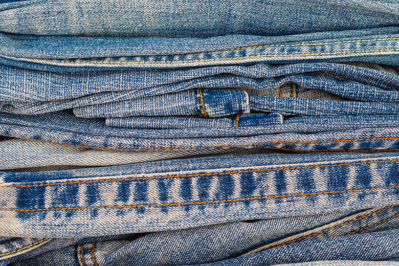 LookSmart - DISTRESS YOUR JEANS IN 5 EASY STEPS (1)